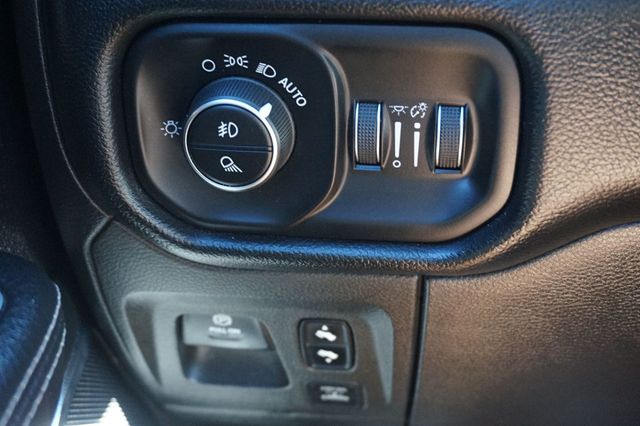 2019 Ram 1500 LARAMIE, 4X4, PREMIUM WHEELS, RUNNING BOARDS, TOWING PKG - 23041759 - 24