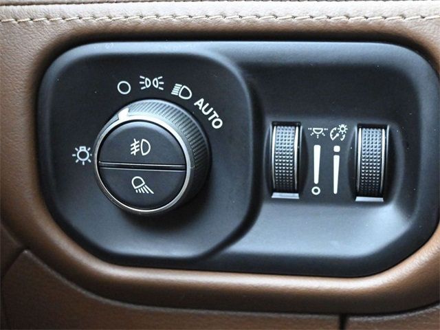 2019 Ram 1500 Laramie Longhorn 4x2 Crew Cab 5'7" Box - 22924866 - 26