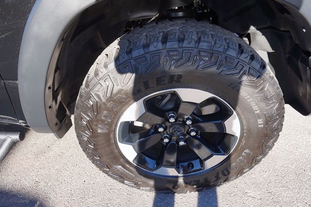 2019 Ram 1500 REBEL, 4X4, PREMIUM WHEELS, ALL TERRAIN TIRES, RUNNING BOARDS - 23050237 - 14