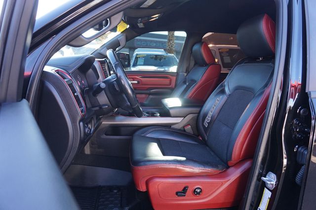 2019 Ram 1500 REBEL, 4X4, PREMIUM WHEELS, ALL TERRAIN TIRES, RUNNING BOARDS - 23050237 - 16