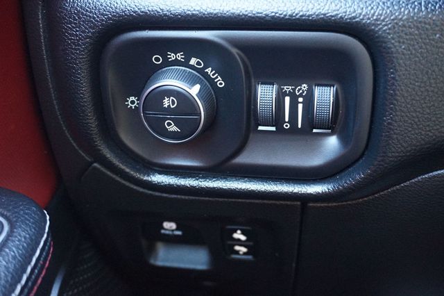 2019 Ram 1500 REBEL, 4X4, PREMIUM WHEELS, ALL TERRAIN TIRES, RUNNING BOARDS - 23050237 - 23
