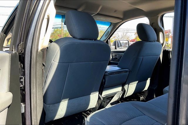 2019 Ram 1500 Classic Classic SLT - 22931247 - 17