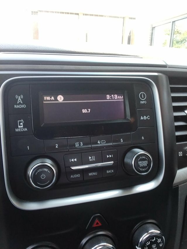 2019 Ram 1500 Classic Express 4x2 Crew Cab 5'7" Box - 22922133 - 14