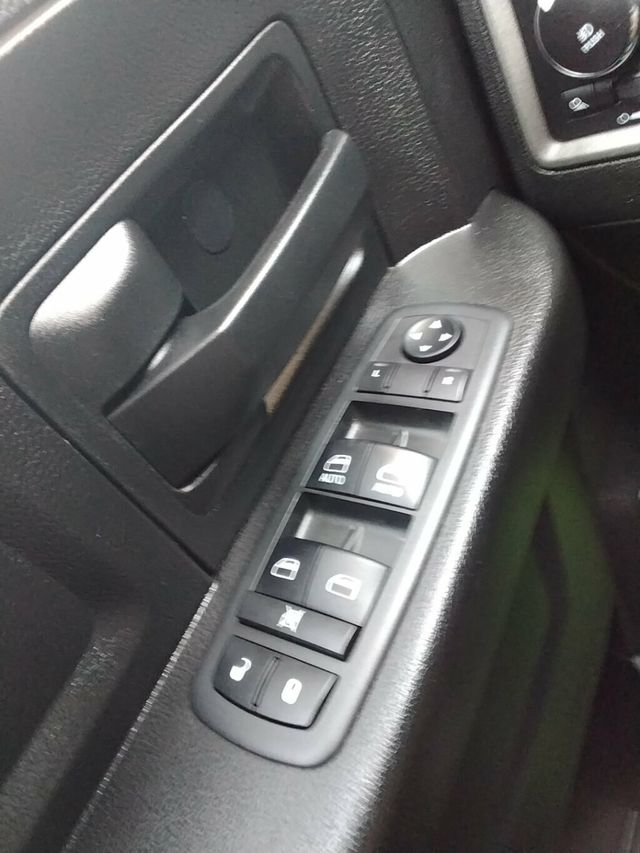 2019 Ram 1500 Classic Express 4x2 Crew Cab 5'7" Box - 22922133 - 20