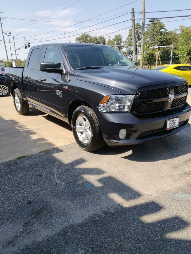 2019 Ram 1500 Classic Express 4x2 Crew Cab 5'7" Box - 22922133 - 4