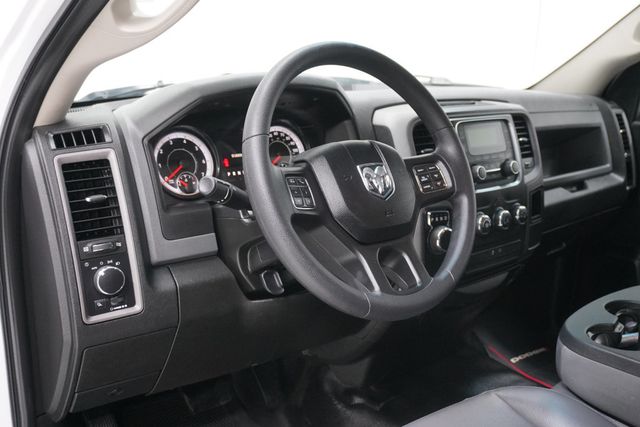 2019 Ram 1500 Classic Express 4x2 Quad Cab 6'4" Box - 22999179 - 8