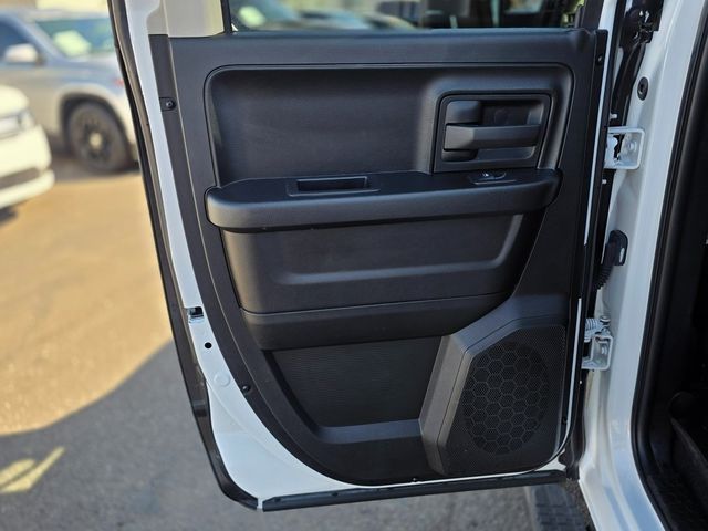 2019 Ram 1500 Classic Express 4x2 Quad Cab 6'4" Box - 22979148 - 18