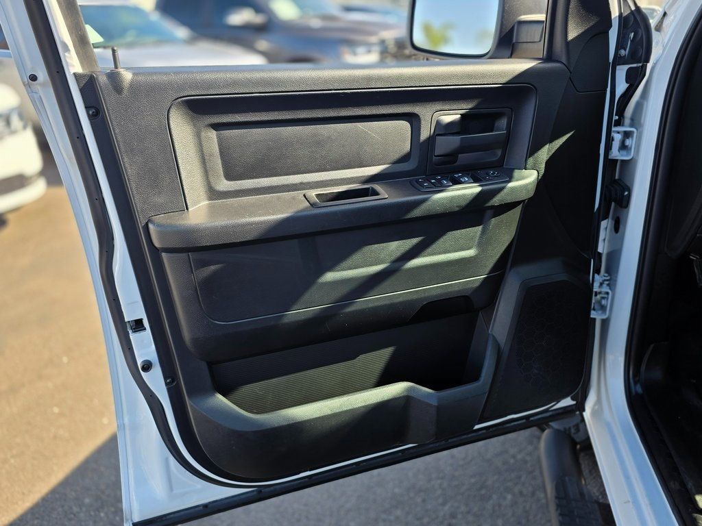 2019 Ram 1500 Classic Express 4x2 Quad Cab 6'4" Box - 22979148 - 19