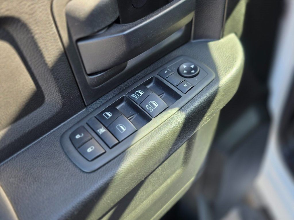 2019 Ram 1500 Classic Express 4x2 Quad Cab 6'4" Box - 22979148 - 20