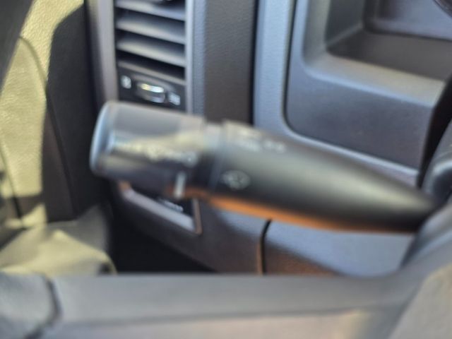 2019 Ram 1500 Classic Express 4x2 Quad Cab 6'4" Box - 22979148 - 32