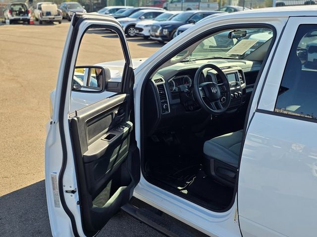 2019 Ram 1500 Classic Express 4x2 Quad Cab 6'4" Box - 22979148 - 34