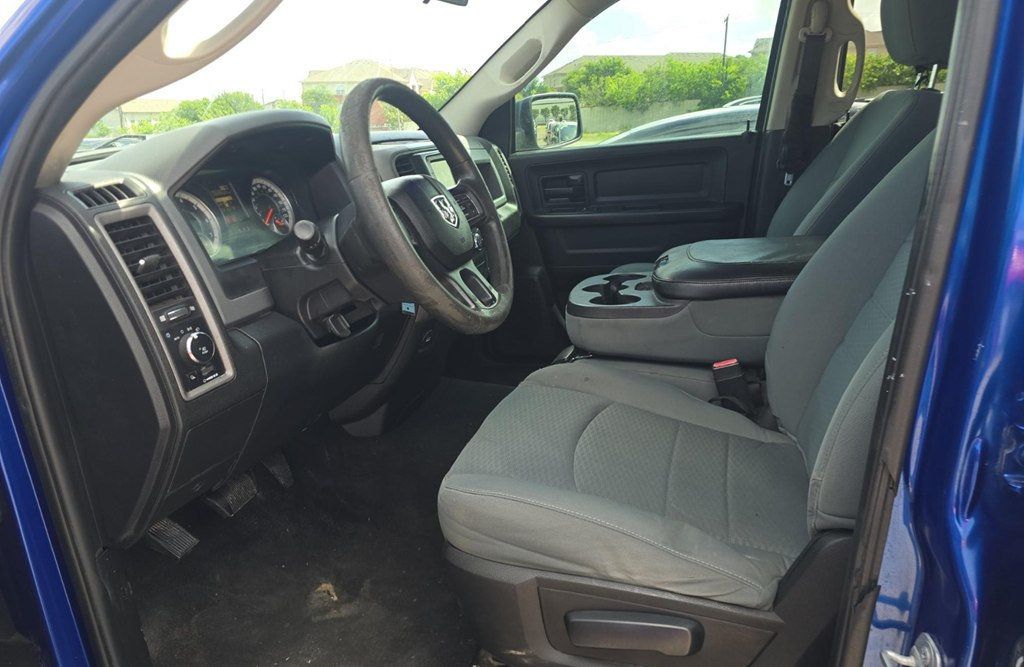 2019 Ram 1500 Classic Express 4x2 Quad Cab 6'4" Box - 23013384 - 5