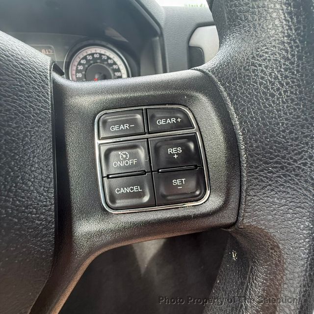 2019 Ram 1500 Classic EXPRESS 4X4 CREW CAB 5' BOX W/EXPRESS PACKAGE - 23019741 - 26