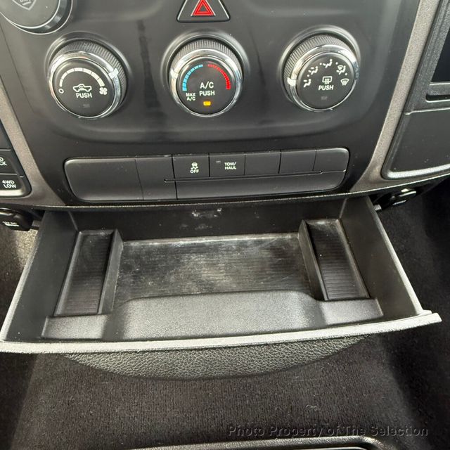 2019 Ram 1500 Classic EXPRESS 4X4 CREW CAB 5' BOX W/EXPRESS PACKAGE - 23019741 - 33