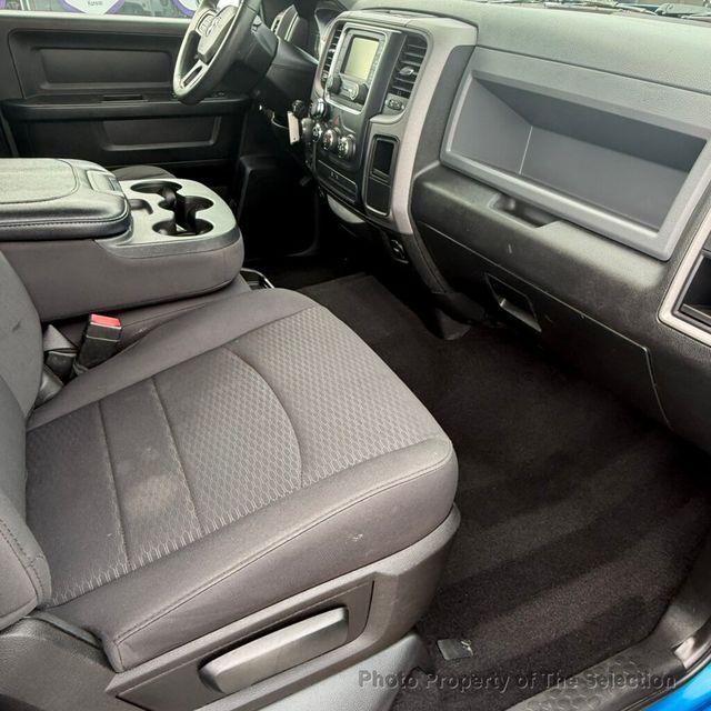 2019 Ram 1500 Classic EXPRESS 4X4 CREW CAB 5' BOX W/EXPRESS PACKAGE - 23019741 - 42