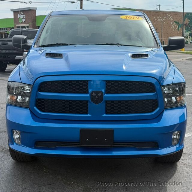2019 Ram 1500 Classic EXPRESS 4X4 CREW CAB 5' BOX W/EXPRESS PACKAGE - 23019741 - 4