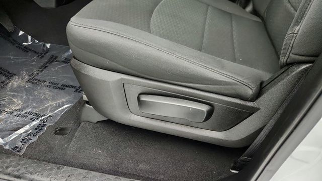 2019 Ram 1500 Classic Express 4x4 Quad Cab 6'4'' Box with Value Package - 22953820 - 10