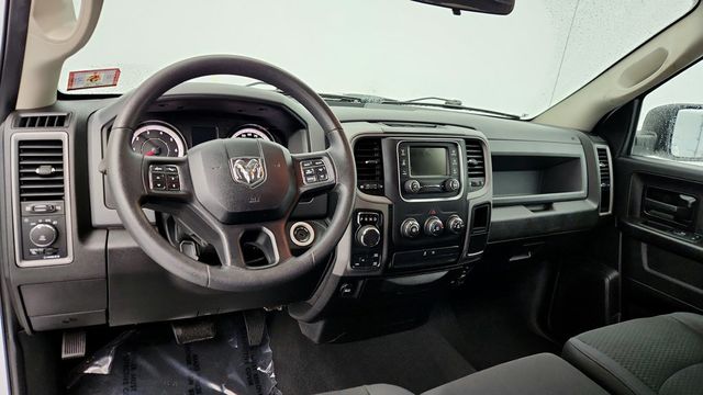 2019 Ram 1500 Classic Express 4x4 Quad Cab 6'4'' Box with Value Package - 22953820 - 11