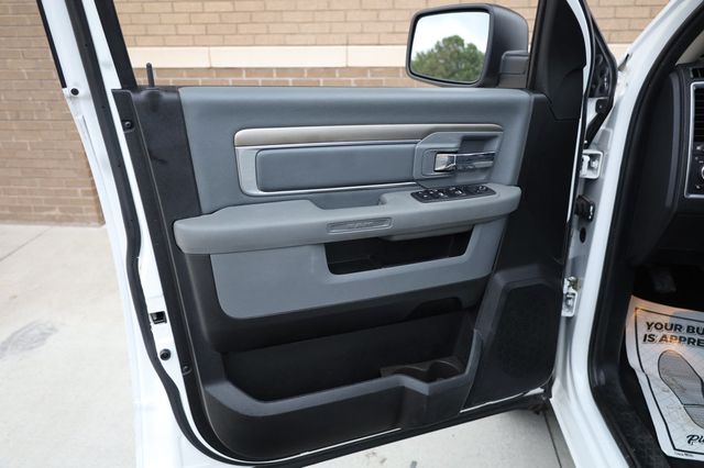 2019 Ram 1500 Classic Lone Star Silver 4x2 Crew Cab 5'7" Box - 22908425 - 11