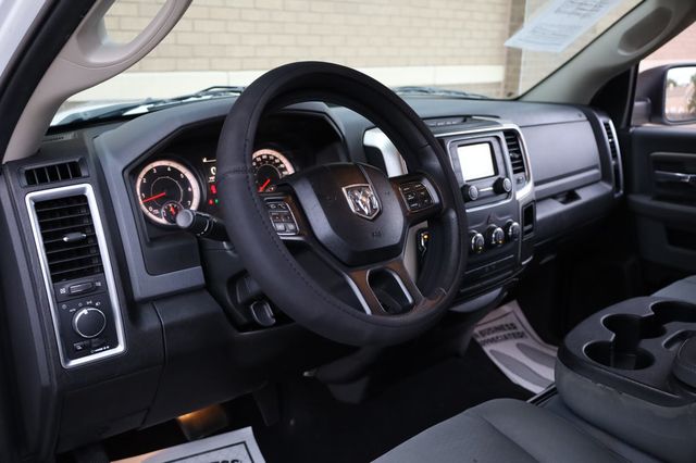 2019 Ram 1500 Classic Lone Star Silver 4x2 Crew Cab 5'7" Box - 22908425 - 12