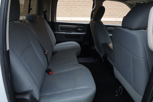 2019 Ram 1500 Classic Lone Star Silver 4x2 Crew Cab 5'7" Box - 22908425 - 20