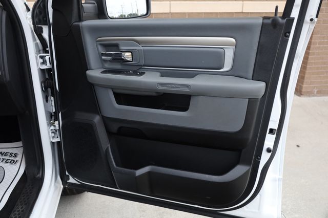 2019 Ram 1500 Classic Lone Star Silver 4x2 Crew Cab 5'7" Box - 22908425 - 23