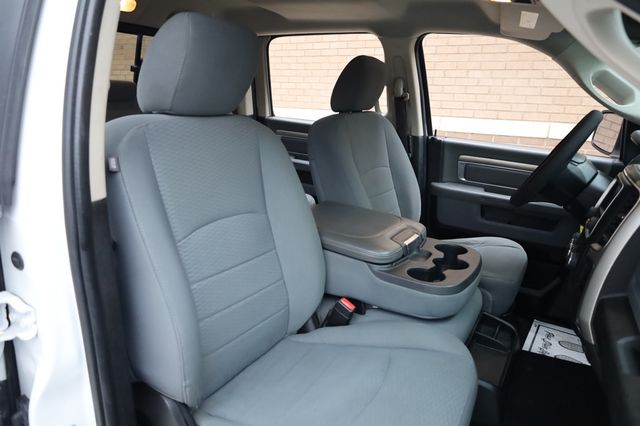 2019 Ram 1500 Classic Lone Star Silver 4x2 Crew Cab 5'7" Box - 22908425 - 24