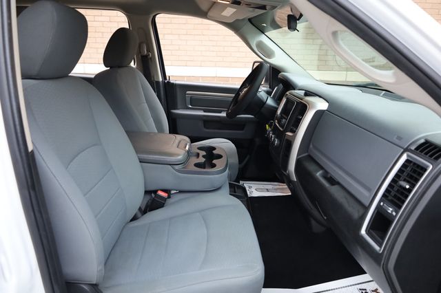 2019 Ram 1500 Classic Lone Star Silver 4x2 Crew Cab 5'7" Box - 22908425 - 25