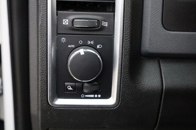 2019 Ram 1500 Classic Lone Star Silver 4x2 Crew Cab 5'7" Box - 22908425 - 30