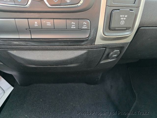2019 Ram 1500 Classic SLT - 23040742 - 17
