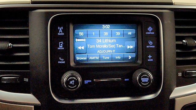 2019 Ram 1500 Classic SLT 4x4 Crew Cab 5'7'' Box  - 23034804 - 18