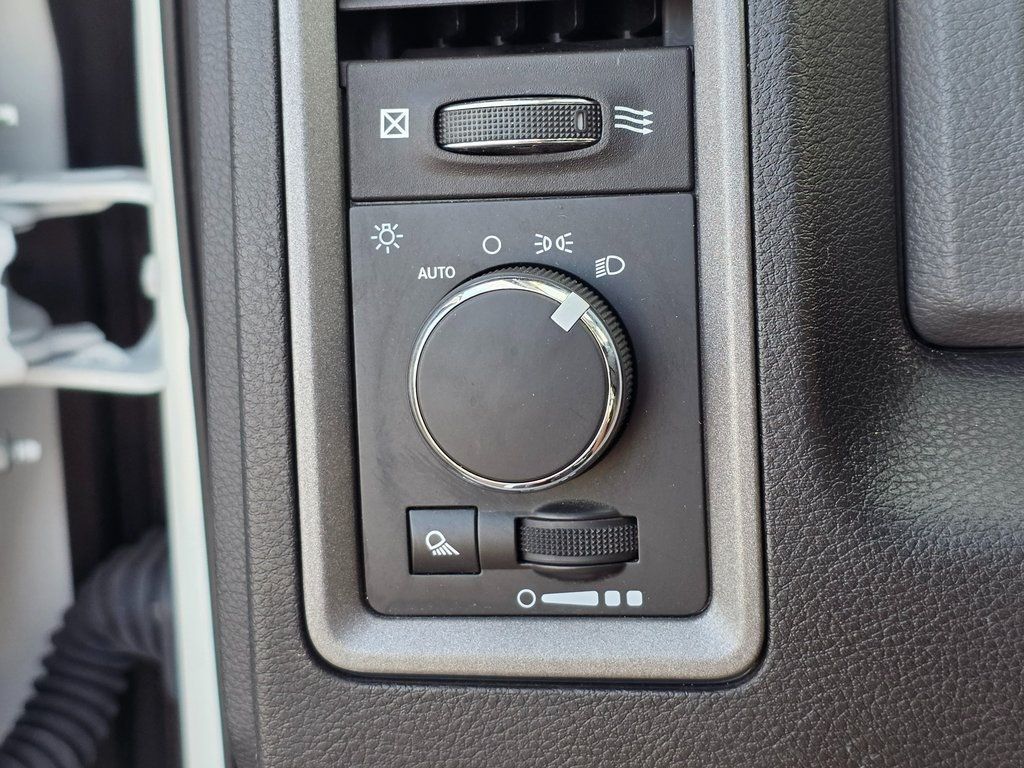 2019 Ram 1500 Classic Tradesman - 22948373 - 32