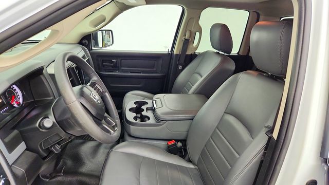 2019 Ram 1500 Classic Tradesman 4x2 Quad Cab 6'4'' Box w/ 20'' Wheels & Running Boards - 23091285 - 17