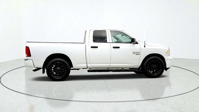 2019 Ram 1500 Classic Tradesman 4x2 Quad Cab 6'4'' Box w/ 20'' Wheels & Running Boards - 23091285 - 3
