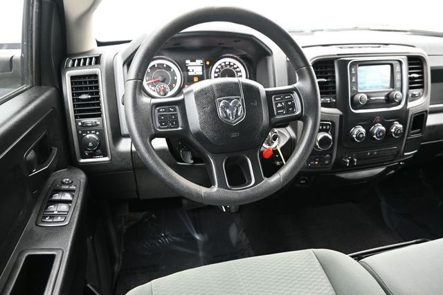 2019 Ram 1500 Classic Tradesman 4x4 Crew Cab 5'7" Box - 23004744 - 15