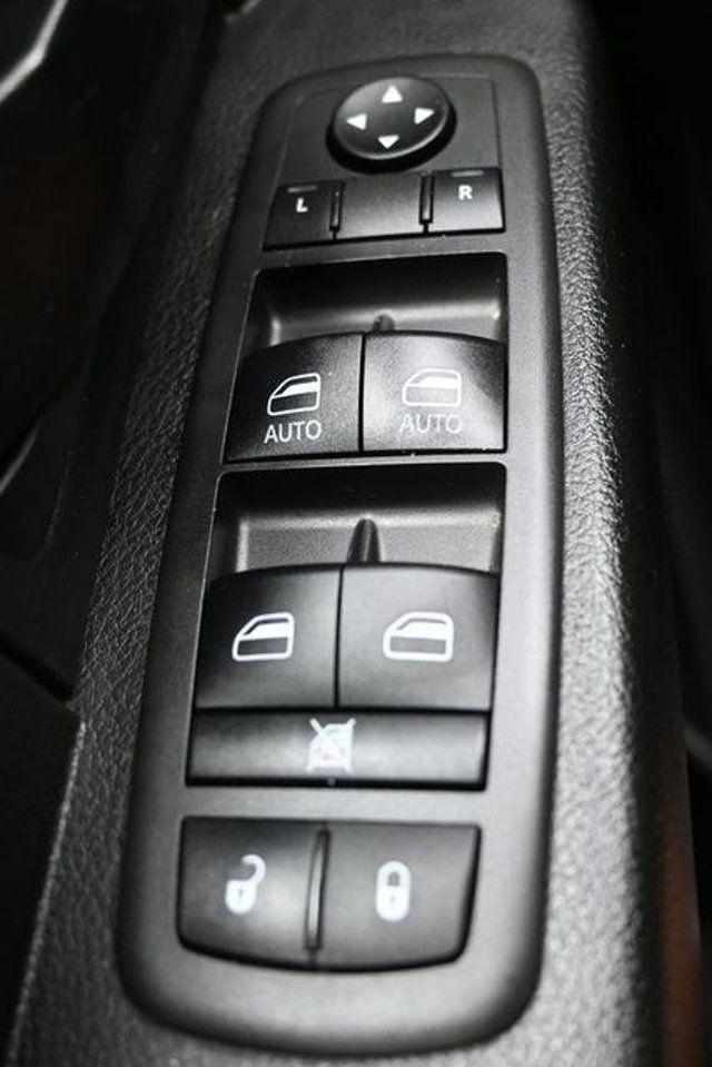 2019 Ram 1500 Classic Tradesman 4x4 Crew Cab 5'7" Box - 23004744 - 25