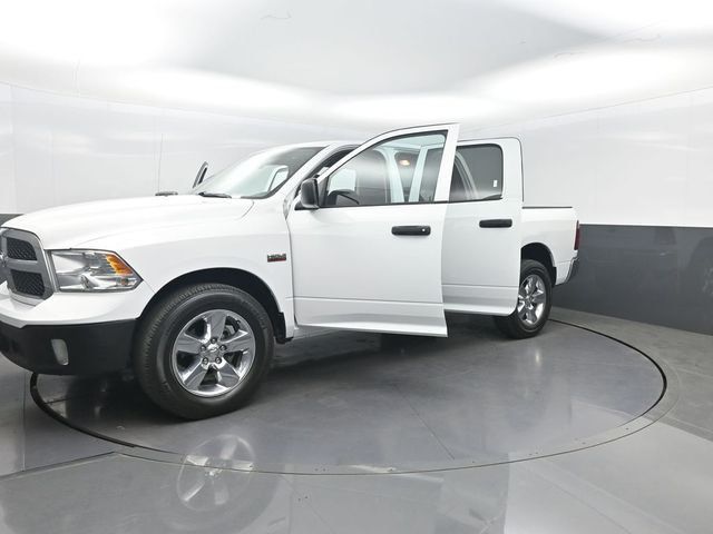 2019 Ram 1500 Classic Tradesman 4x4 Crew Cab 5'7" Box - 23004744 - 31