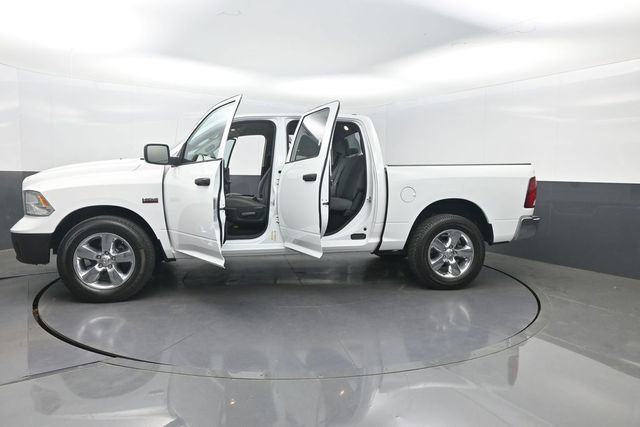 2019 Ram 1500 Classic Tradesman 4x4 Crew Cab 5'7" Box - 23004744 - 34