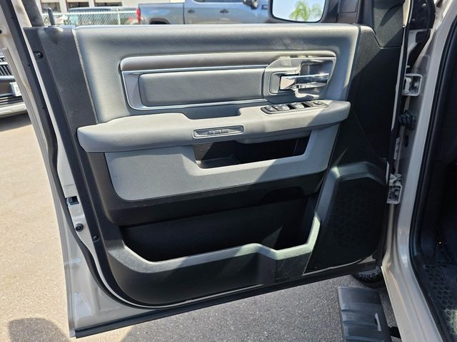 2019 Ram 1500 Classic Warlock 4x2 Quad Cab 6'4" Box - 22929105 - 22