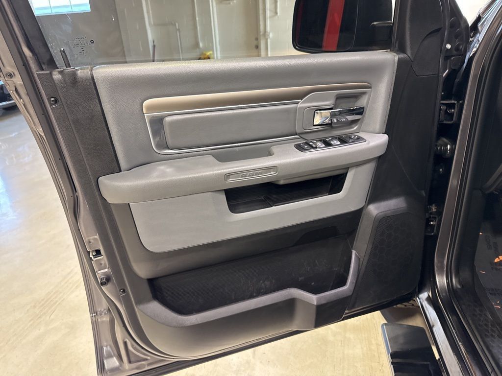 2019 Ram 1500 Classic Warlock 4x4 Quad Cab 6'4" Box - 23005908 - 30