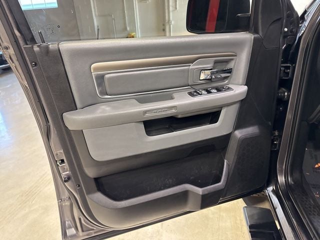 2019 Ram 1500 Classic Warlock 4x4 Quad Cab 6'4" Box - 23005908 - 30