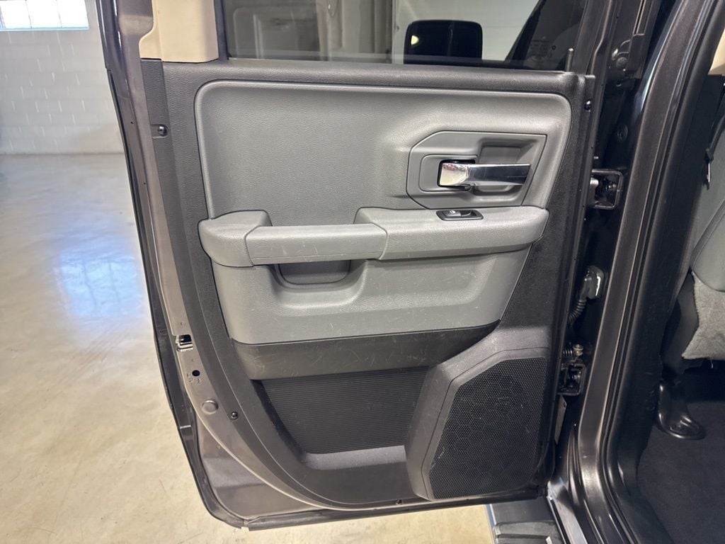 2019 Ram 1500 Classic Warlock 4x4 Quad Cab 6'4" Box - 23005908 - 35