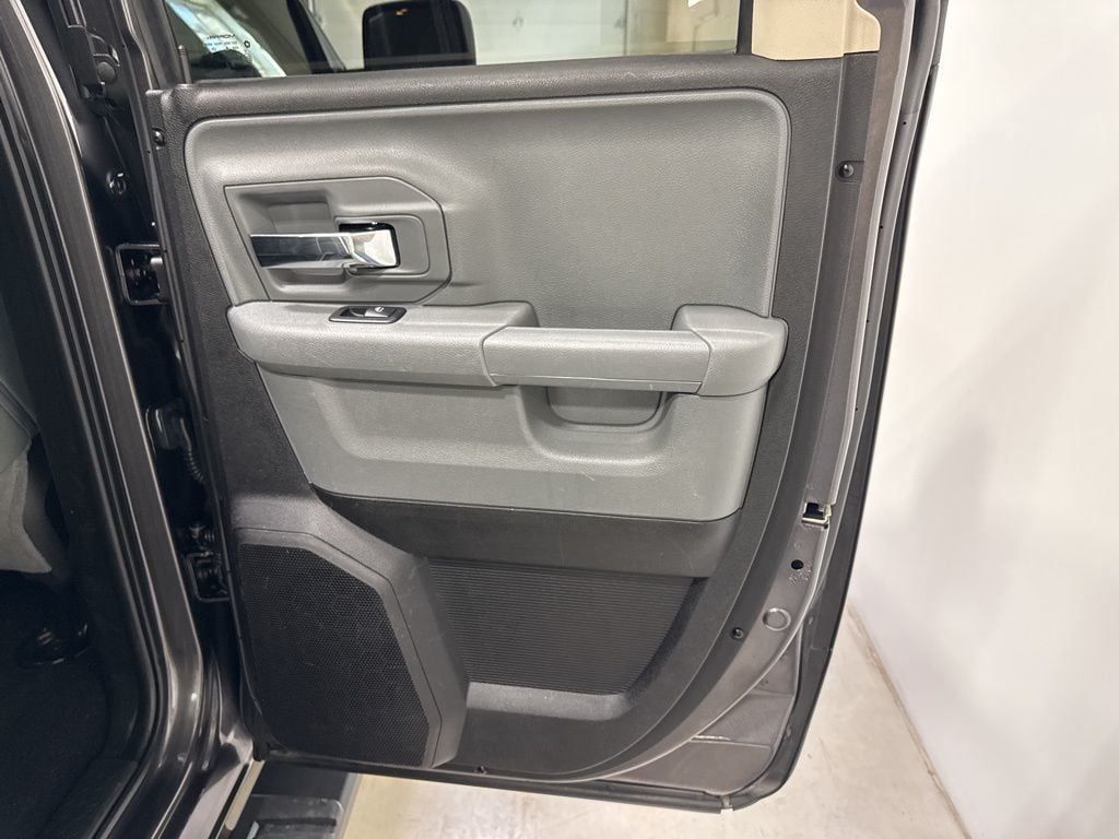 2019 Ram 1500 Classic Warlock 4x4 Quad Cab 6'4" Box - 23005908 - 40