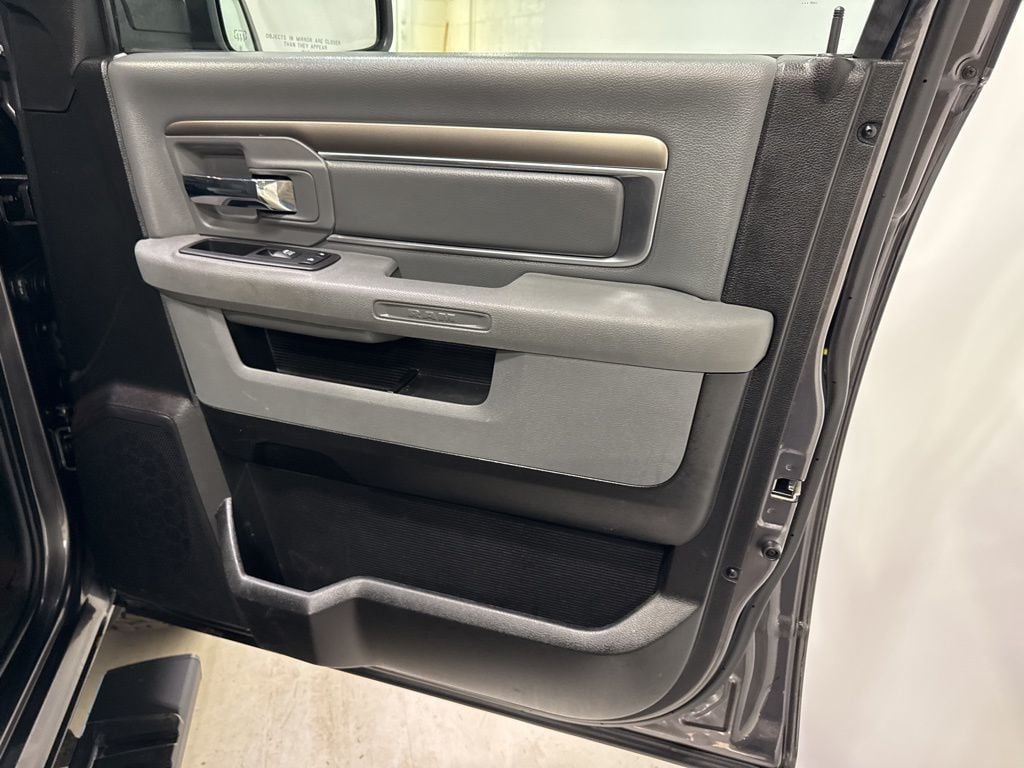 2019 Ram 1500 Classic Warlock 4x4 Quad Cab 6'4" Box - 23005908 - 44