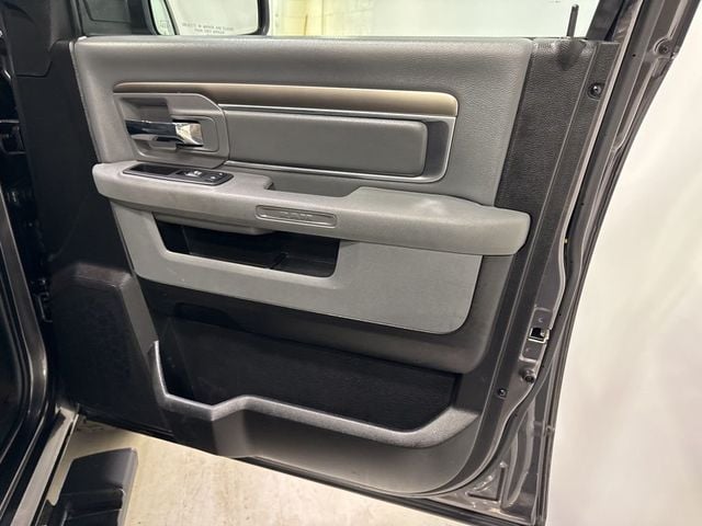 2019 Ram 1500 Classic Warlock 4x4 Quad Cab 6'4" Box - 23005908 - 44