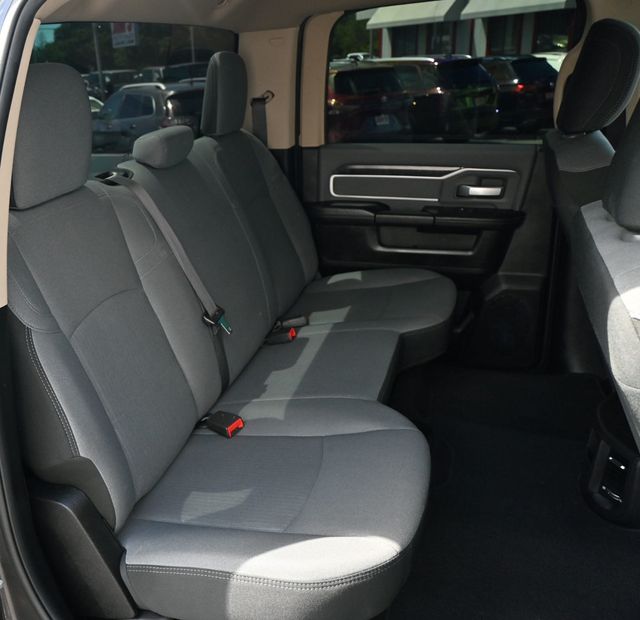 2019 Ram 2500 Big Horn 4x4 Crew Cab Rough Country Shocks - 23019317 - 18