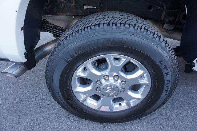 2019 Ram 3500 LARAMIE, 4X4, CUMMINS DIESEL, PREMIUM WHEELS, MOON ROOF - 23078367 - 13