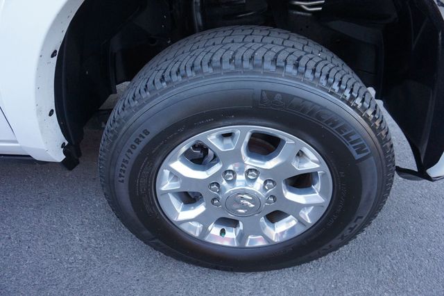 2019 Ram 3500 LARAMIE, 4X4, CUMMINS DIESEL, PREMIUM WHEELS, MOON ROOF - 23078367 - 14