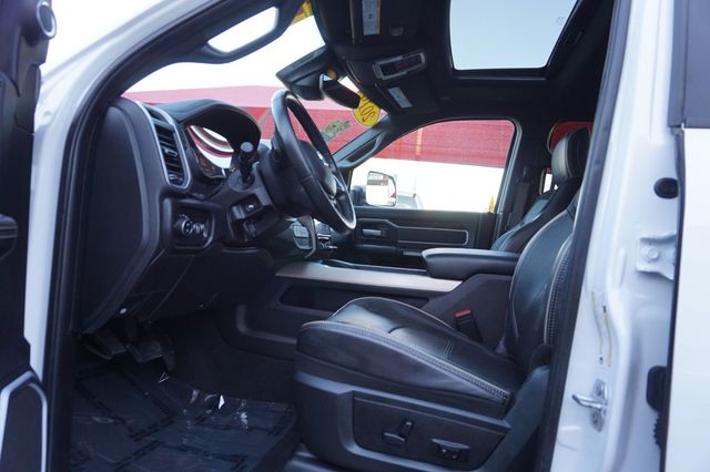 2019 Ram 3500 LARAMIE, 4X4, CUMMINS DIESEL, PREMIUM WHEELS, MOON ROOF - 23078367 - 15