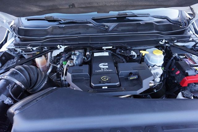 2019 Ram 3500 LARAMIE, 4X4, CUMMINS DIESEL, PREMIUM WHEELS, MOON ROOF - 23078367 - 8